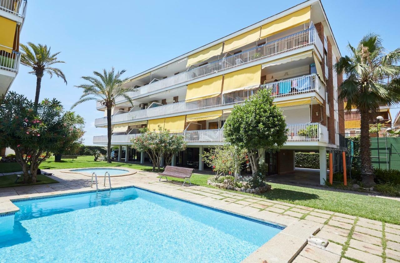 Beachfront Resort Apartment Castelldefels Exterior photo